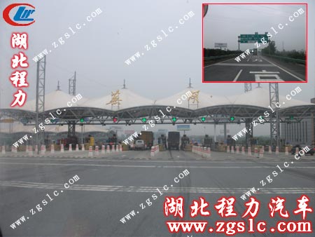 福田2600灑水車前進路上沿途的風光
