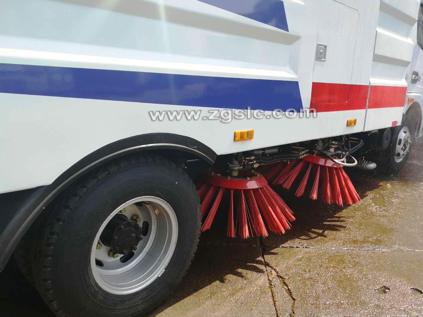 東風(fēng)大多利卡掃路車(國(guó)五)