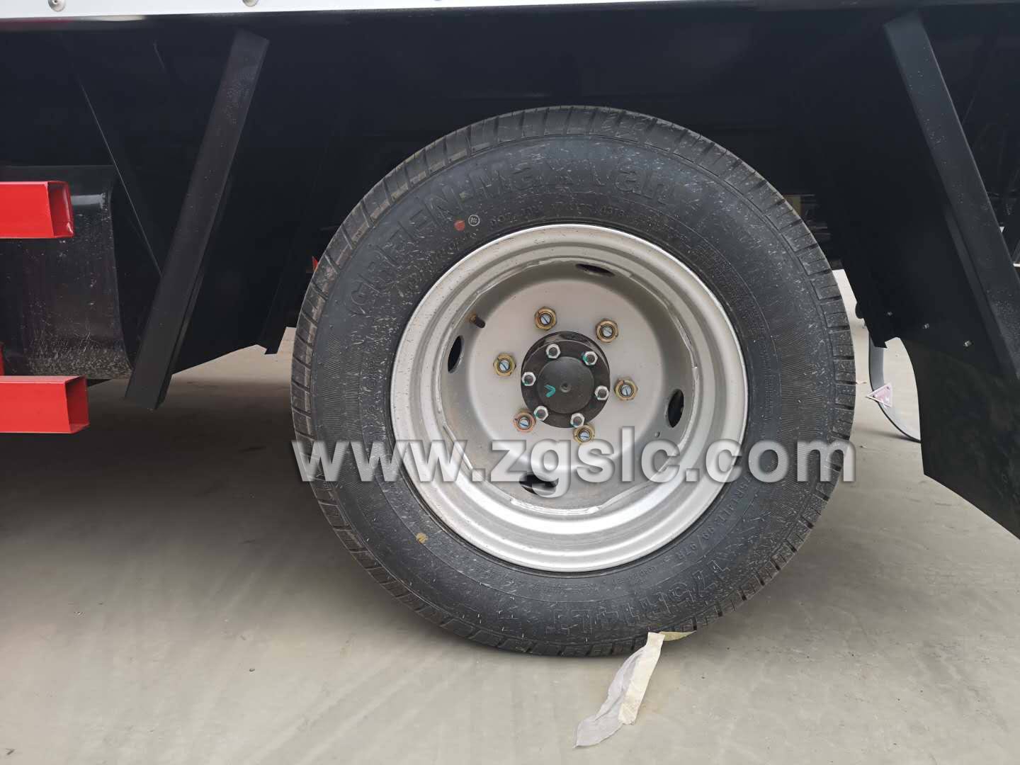 東風(fēng)途逸易燃?xì)怏w廂式運(yùn)輸車(國五)