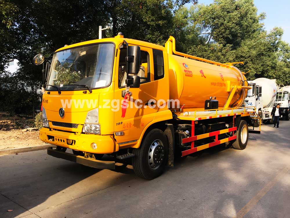 新款東風(fēng)天錦吸污車(國五)