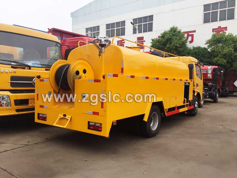 湖北程力東風(fēng)大多利卡高壓清洗車(國(guó)五)